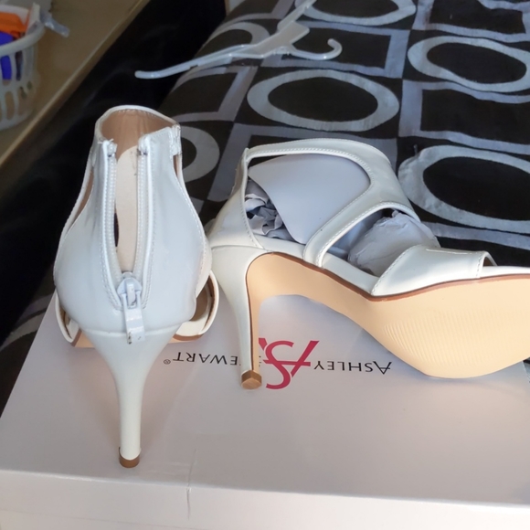 Pumps - Picture 2 of 2